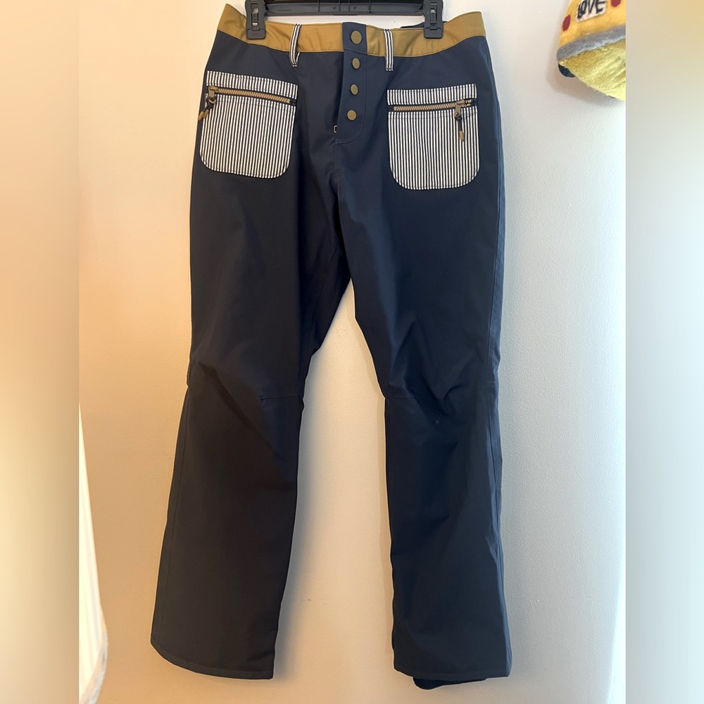 Lightweight snowboard pant size medium